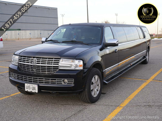 Black Navigator Limo Image 3