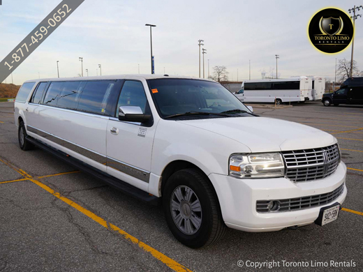 Navigator Limo Image 1