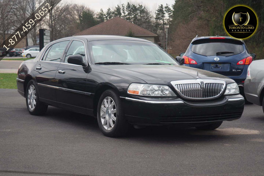 Lincoln Town Car Image 2