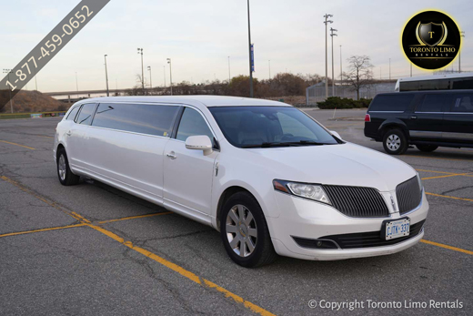 Premium Lincoln MKT Image 1