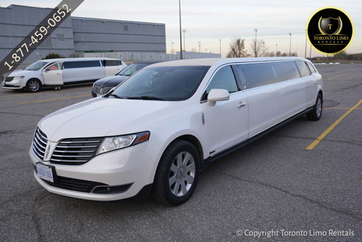 Elegant Lincoln MKT Limo Image 3